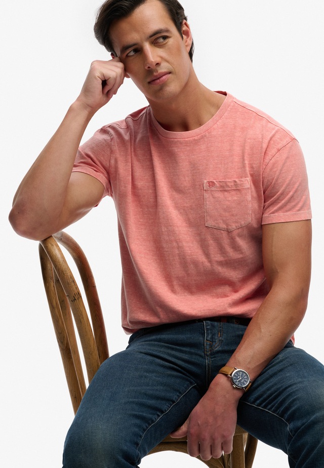 Superdry »COTTON CLASSIC LINEN PKT TEE« Baumwollmischung, relaxed fit aus luftig leichtem Baumwoll-Leinen-Mix