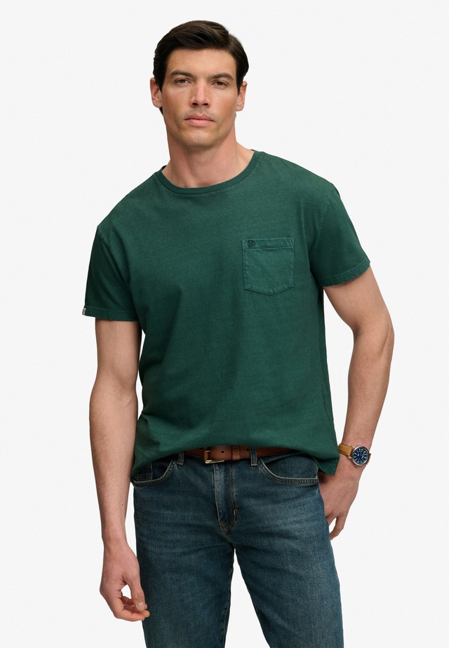 Superdry »COTTON CLASSIC LINEN PKT TEE« Baumwollmischung, relaxed fit aus luftig leichtem Baumwoll-Leinen-Mix