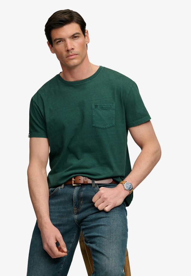 Superdry »COTTON CLASSIC LINEN PKT TEE« Baumwollmischung, relaxed fit aus luftig leichtem Baumwoll-Leinen-Mix