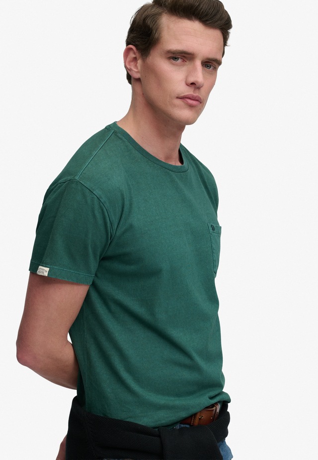 Superdry »COTTON CLASSIC LINEN PKT TEE« Baumwollmischung, relaxed fit aus luftig leichtem Baumwoll-Leinen-Mix