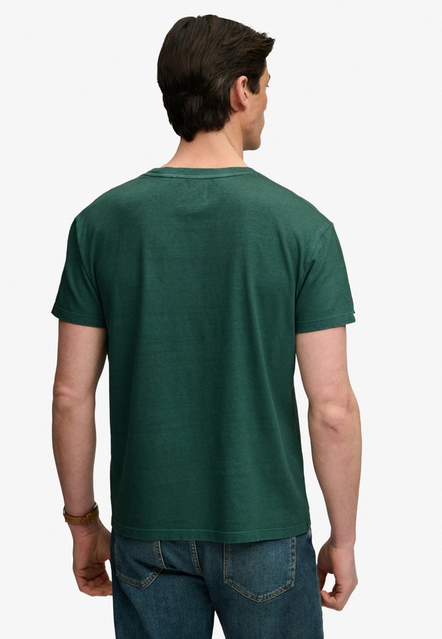 Superdry »COTTON CLASSIC LINEN PKT TEE« Baumwollmischung, relaxed fit aus luftig leichtem Baumwoll-Leinen-Mix