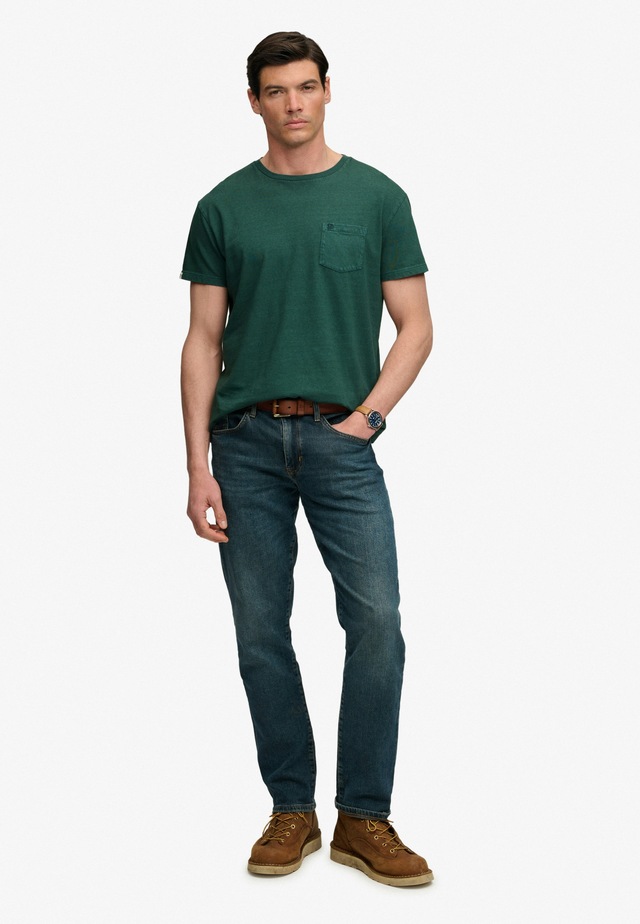 Superdry »COTTON CLASSIC LINEN PKT TEE« Baumwollmischung, relaxed fit aus luftig leichtem Baumwoll-Leinen-Mix