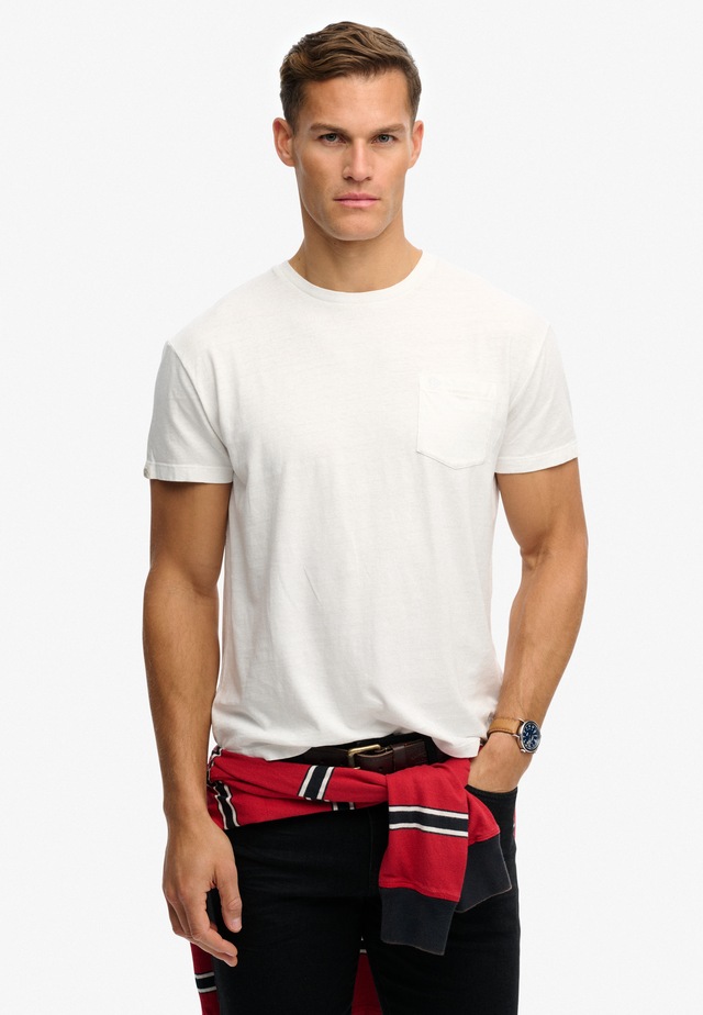 Superdry »COTTON CLASSIC LINEN PKT TEE« Baumwollmischung, relaxed fit aus luftig leichtem Baumwoll-Leinen-Mix