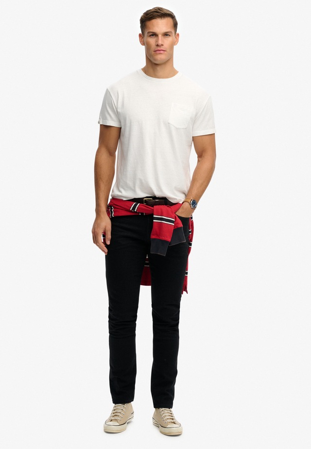 Superdry »COTTON CLASSIC LINEN PKT TEE« Baumwollmischung, relaxed fit aus luftig leichtem Baumwoll-Leinen-Mix