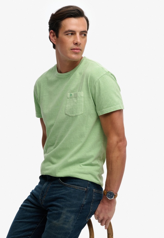 Superdry »COTTON CLASSIC LINEN PKT TEE« Baumwollmischung, relaxed fit aus luftig leichtem Baumwoll-Leinen-Mix