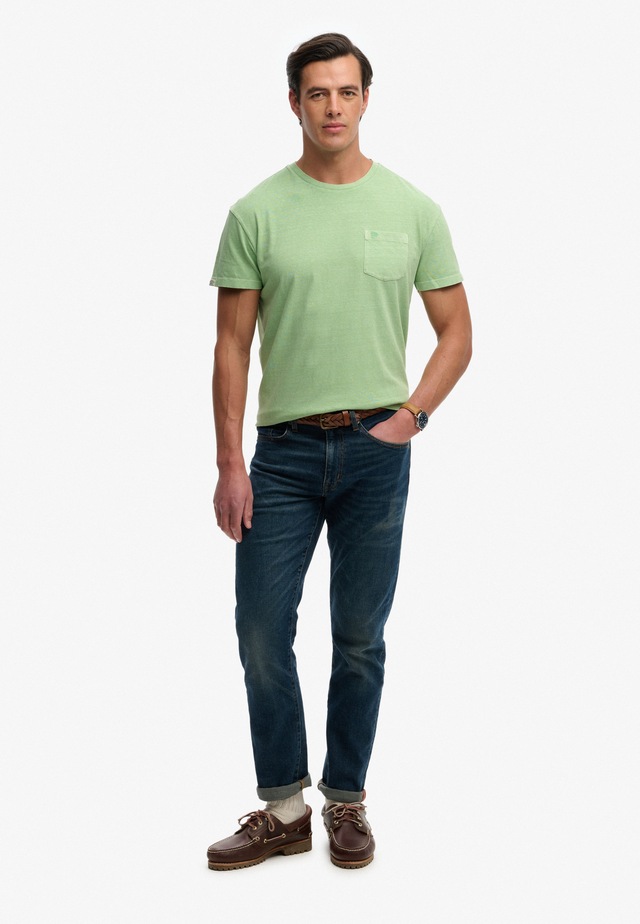 Superdry »COTTON CLASSIC LINEN PKT TEE« Baumwollmischung, relaxed fit aus luftig leichtem Baumwoll-Leinen-Mix