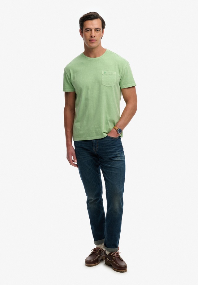 Superdry »COTTON CLASSIC LINEN PKT TEE« Baumwollmischung, relaxed fit aus luftig leichtem Baumwoll-Leinen-Mix