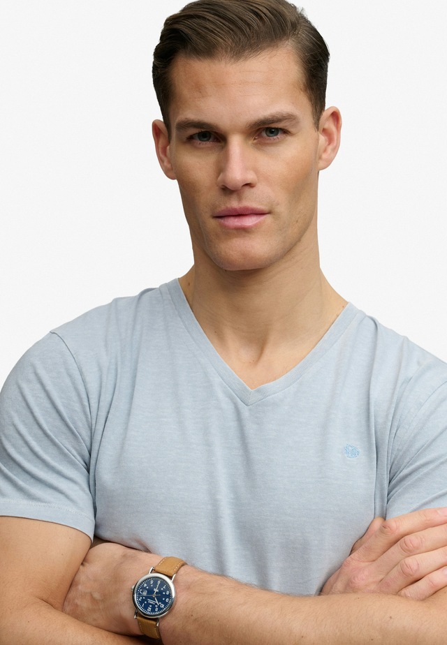 Superdry Rundhalsshirt »CLASSIC COTTON LINEN VEE« Baumwollmischung, relaxed fit aus luftig leichtem Baumwoll-Leinen-Mix