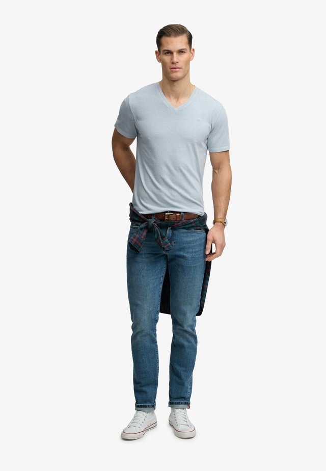 Superdry Rundhalsshirt »CLASSIC COTTON LINEN VEE« Baumwollmischung, relaxed fit aus luftig leichtem Baumwoll-Leinen-Mix