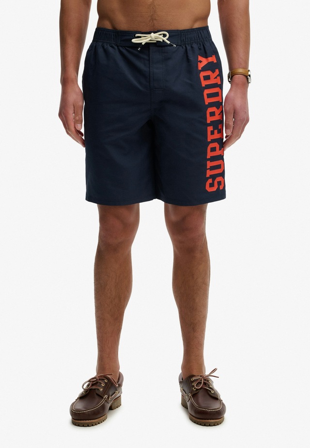 Superdry Badeshorts »LOGO 19 BOARDSHORT« lockere Passform, bedruckte Optik, aus Polyester
