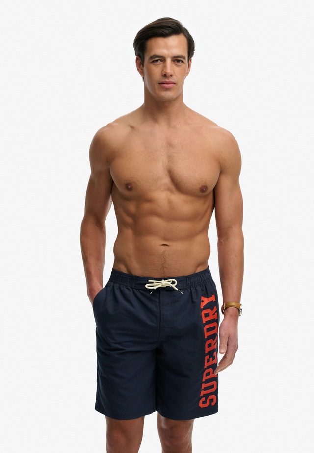 Superdry Badeshorts »LOGO 19 BOARDSHORT« lockere Passform, bedruckte Optik, aus Polyester