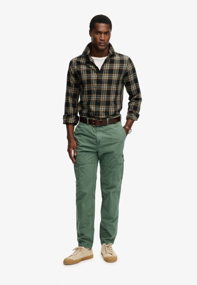 Superdry Cargohose »RIPSTOP LIGHT CARGO PANT« Regular Fit, knöchellange Schnittform, mit Reißverschluss
