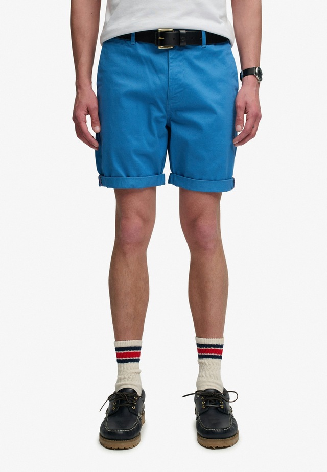 Superdry Chinoshorts »PREMIUM REGULAR CHINO SHORT« aus Baumwollmischung mit Elasthan, Relaxed Fit, unifarben, knielang