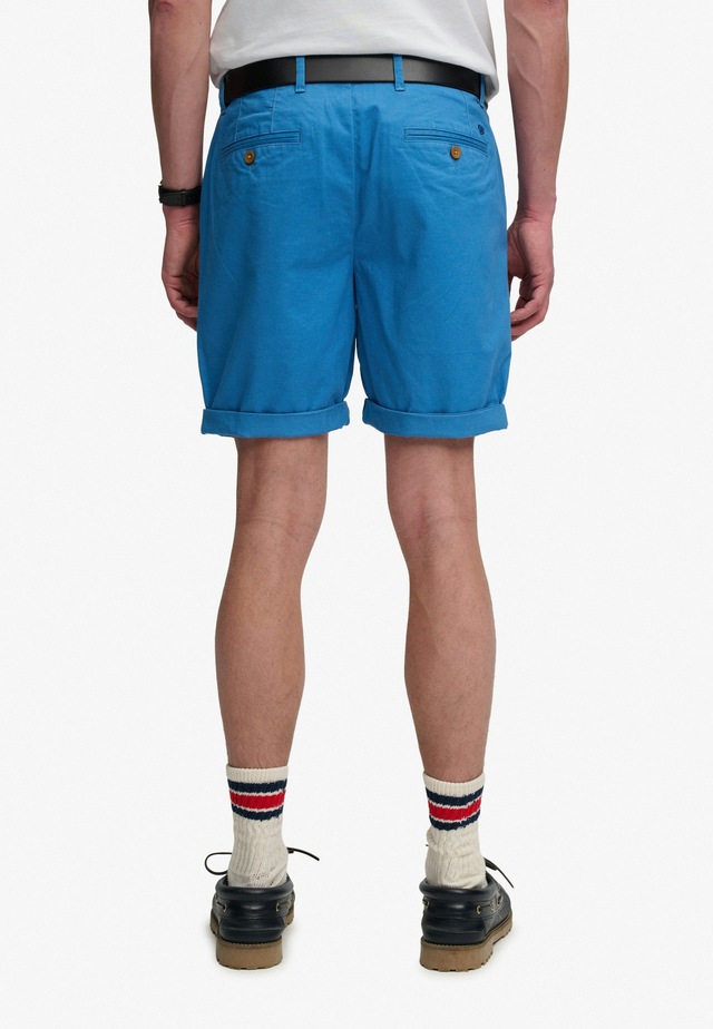 Superdry Chinoshorts »PREMIUM REGULAR CHINO SHORT« aus Baumwollmischung mit Elasthan, Relaxed Fit, unifarben, knielang