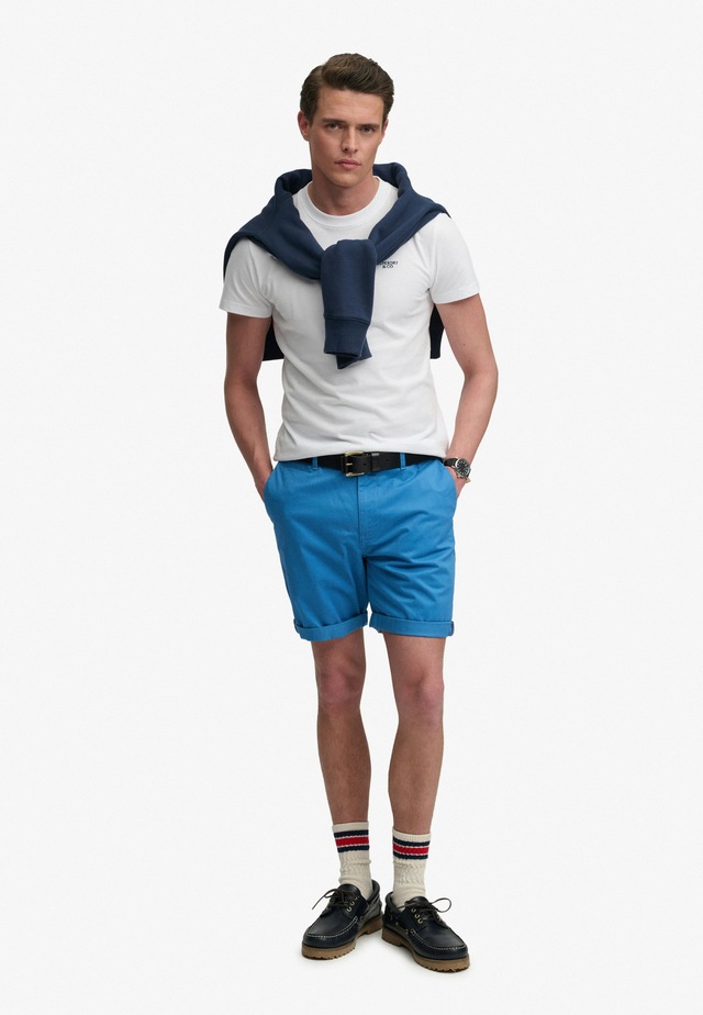 Superdry Chinoshorts »PREMIUM REGULAR CHINO SHORT« aus Baumwollmischung mit Elasthan, Relaxed Fit, unifarben, knielang