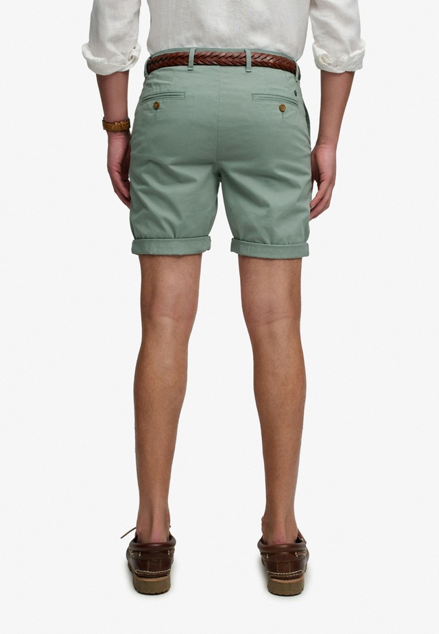 Superdry Chinoshorts »PREMIUM REGULAR CHINO SHORT« aus Baumwollmischung mit Elasthan, Relaxed Fit, unifarben, knielang
