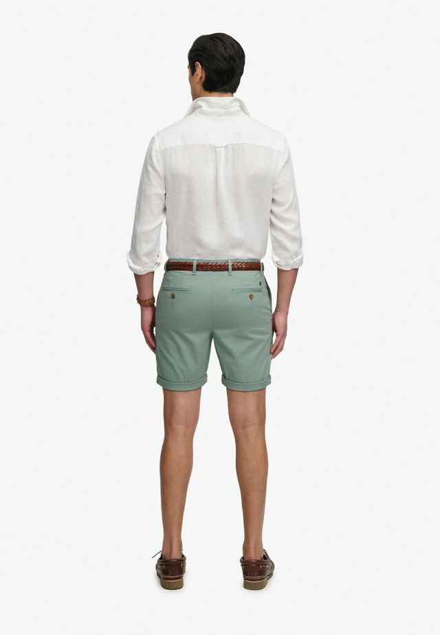 Superdry Chinoshorts »PREMIUM REGULAR CHINO SHORT« aus Baumwollmischung mit Elasthan, Relaxed Fit, unifarben, knielang