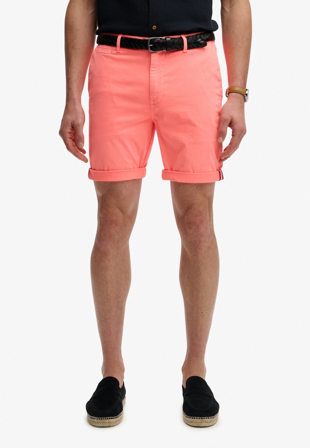 Superdry Chinoshorts »PREMIUM REGULAR CHINO SHORT« aus Baumwollmischung mit Elasthan, Relaxed Fit, unifarben, knielang