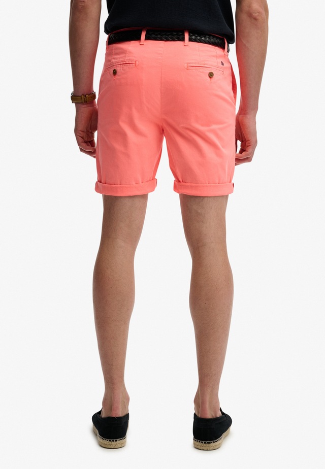 Superdry Chinoshorts »PREMIUM REGULAR CHINO SHORT« aus Baumwollmischung mit Elasthan, Relaxed Fit, unifarben, knielang