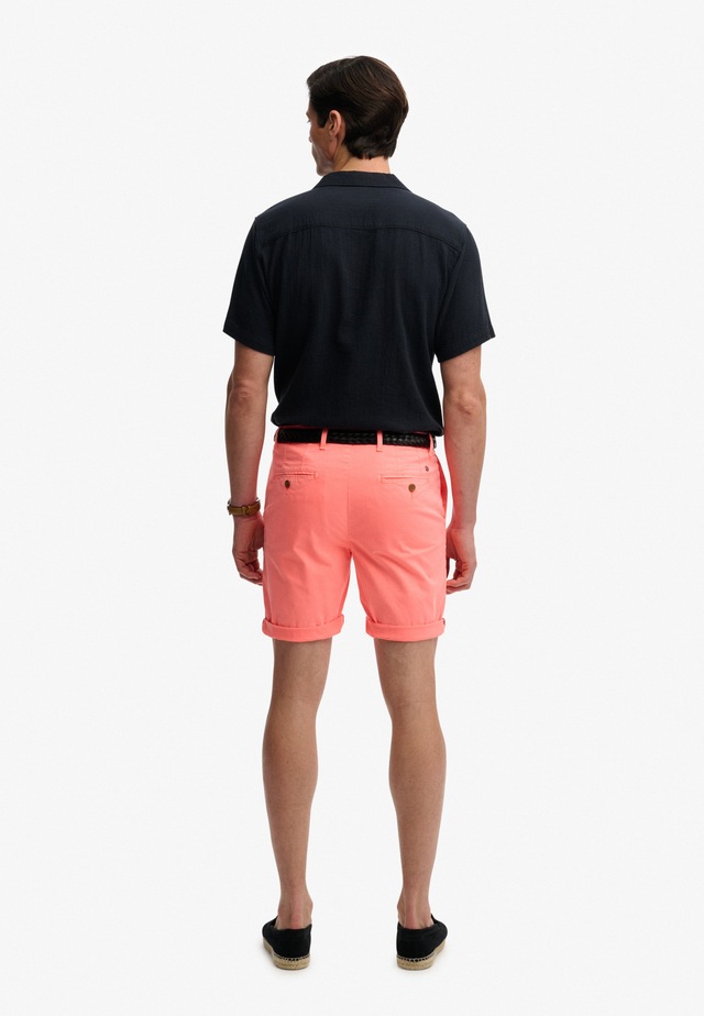 Superdry Chinoshorts »PREMIUM REGULAR CHINO SHORT« aus Baumwollmischung mit Elasthan, Relaxed Fit, unifarben, knielang