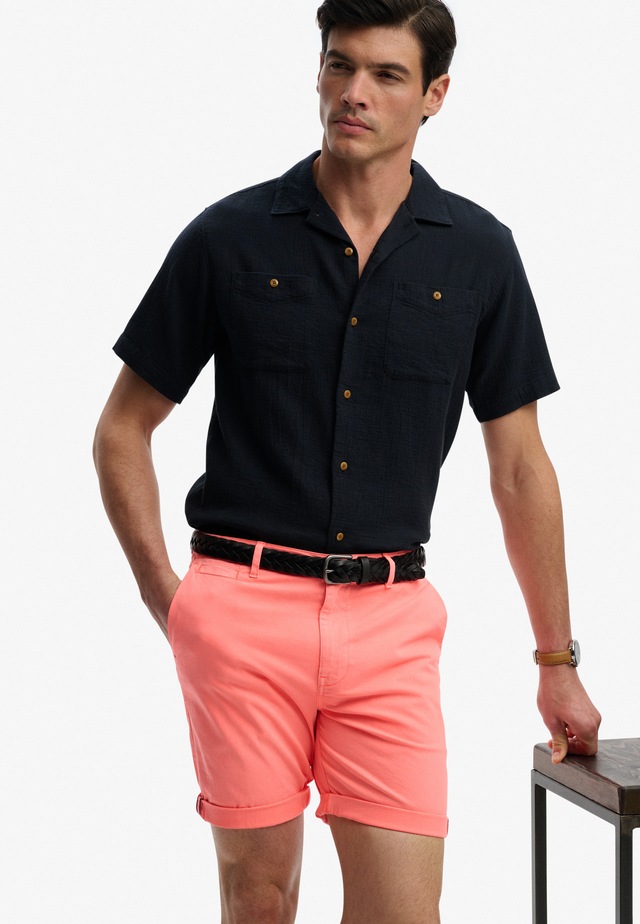Superdry Chinoshorts »PREMIUM REGULAR CHINO SHORT« aus Baumwollmischung mit Elasthan, Relaxed Fit, unifarben, knielang