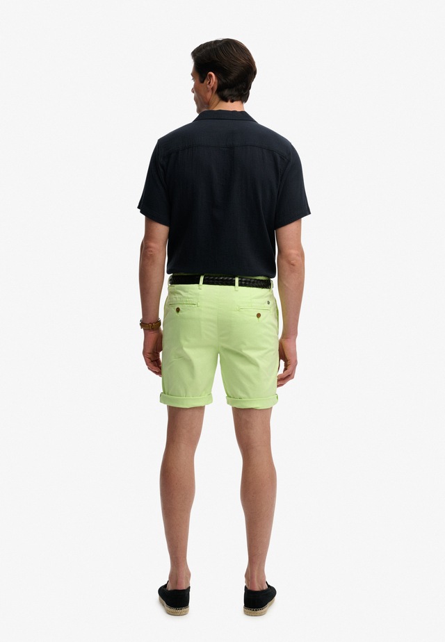Superdry Chinoshorts »PREMIUM REGULAR CHINO SHORT« aus Baumwollmischung mit Elasthan, Relaxed Fit, unifarben, knielang