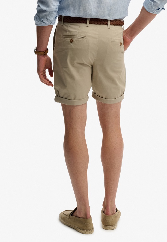 Superdry Chinoshorts »PREMIUM REGULAR CHINO SHORT« aus Baumwollmischung mit Elasthan, Relaxed Fit, unifarben, knielang