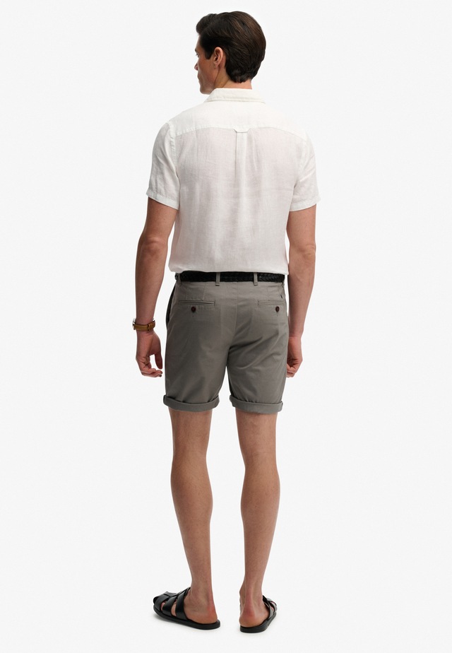 Superdry Chinoshorts »PREMIUM REGULAR CHINO SHORT« aus Baumwollmischung mit Elasthan, Relaxed Fit, unifarben, knielang