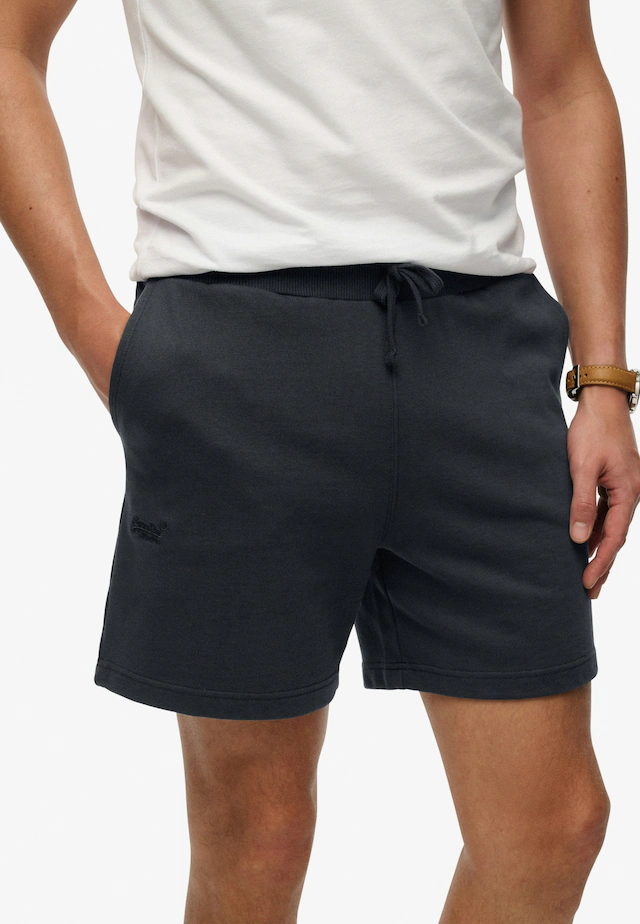Superdry Sweatshorts »ESSENTIAL LOGO CLASSIC SHORT« Relaxed Fit, mit Gummizug, knielange Form, unifarben