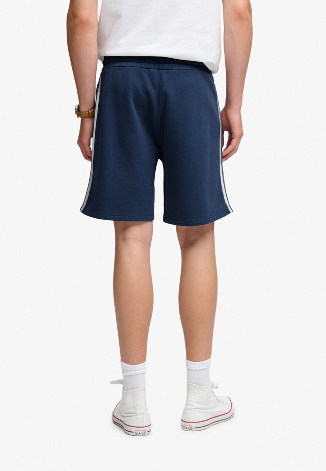 Superdry Sweatshorts »ATH ESS SHORT« aus Baumwolle und Polyester, Loose Fit, mit Tunnelzug, melierte Optik