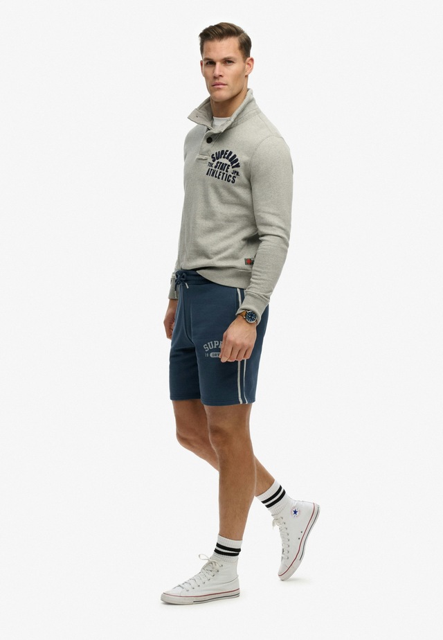 Superdry Sweatshorts »ATH ESS SHORT« aus Baumwolle und Polyester, Loose Fit, mit Tunnelzug, melierte Optik