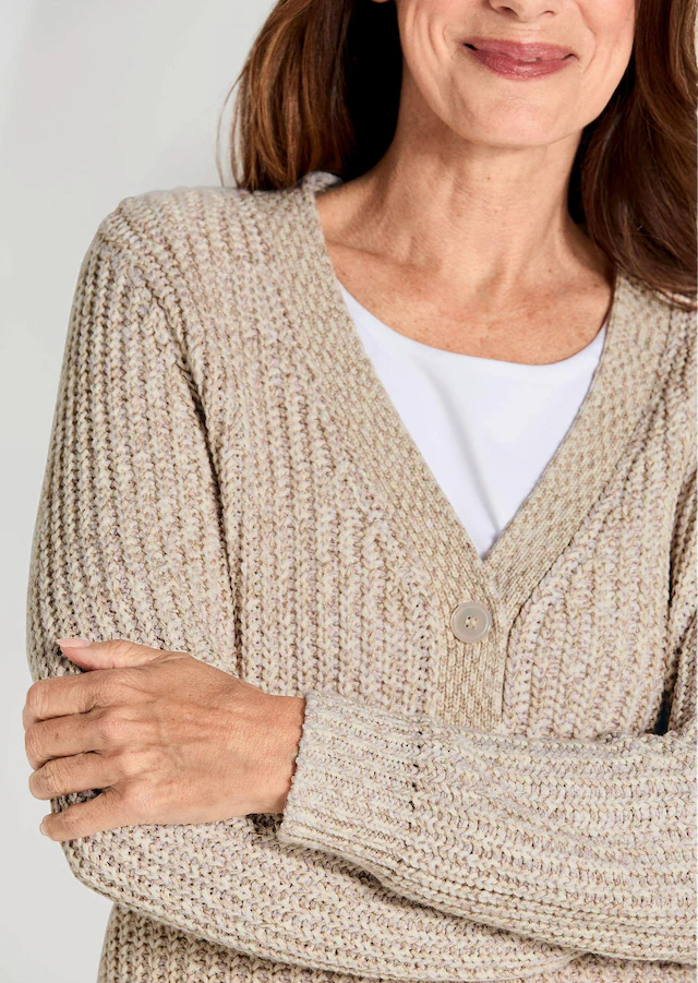 GOLDNER Strickjacke »Kurzgröße Langarm Strickjacke mit V-Ausschnitt« Knopfleiste