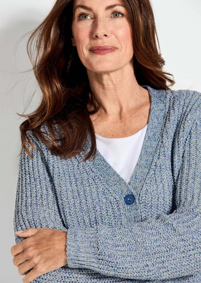 GOLDNER Strickjacke »Kurzgröße Langarm Strickjacke mit V-Ausschnitt« Knopfleiste