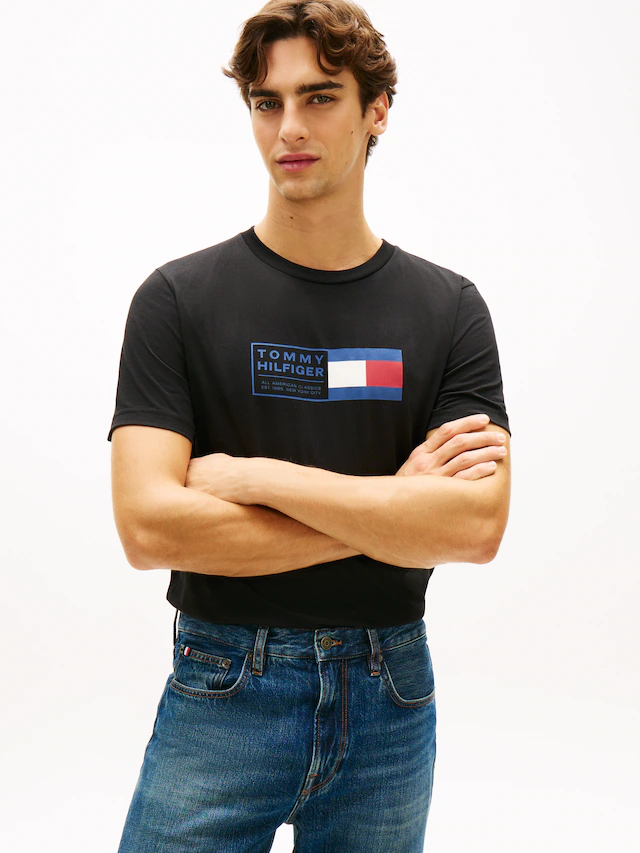 Tommy Hilfiger T-Shirt »BRAND LOVE TEXT BOX« regular fit, gerippter Rundhals