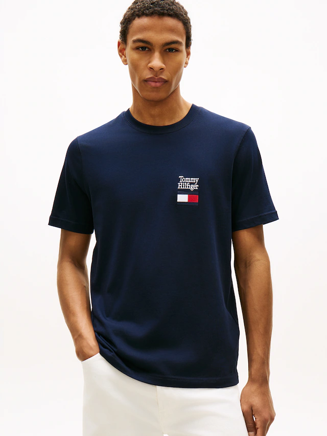 Tommy Hilfiger T-Shirt »BRAND LOVE TEXT STACK« Regular fit mit Rundhalsausschnitt
