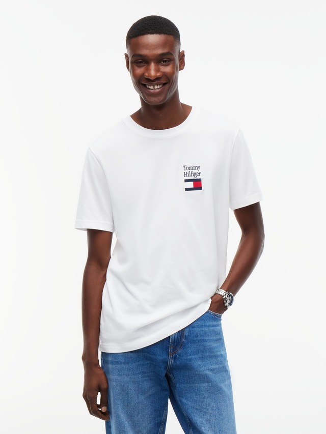 Tommy Hilfiger T-Shirt »BRAND LOVE TEXT STACK« Regular fit mit Rundhalsausschnitt