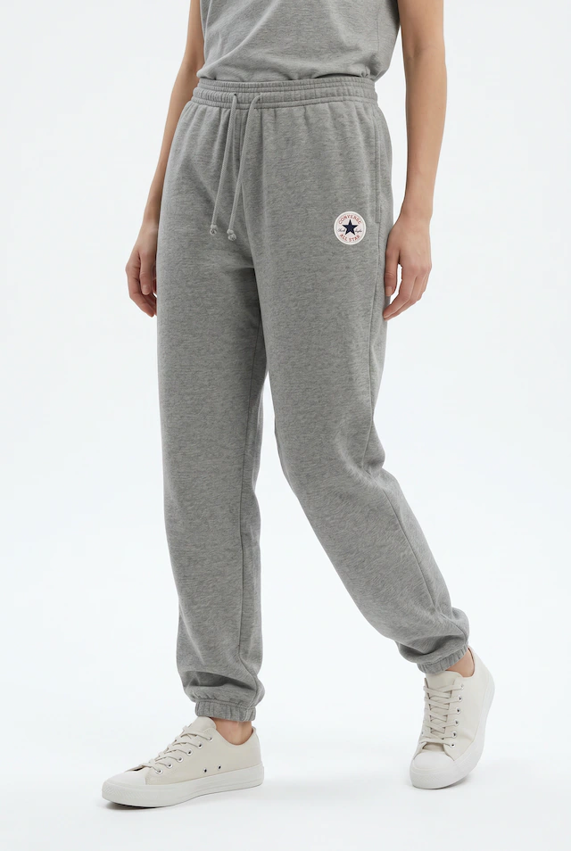 Converse Jogginghose »CHUCK PATCH JOGGER« für Erwachsene, aus Baumwolle und Polyester, sportlicher Stil