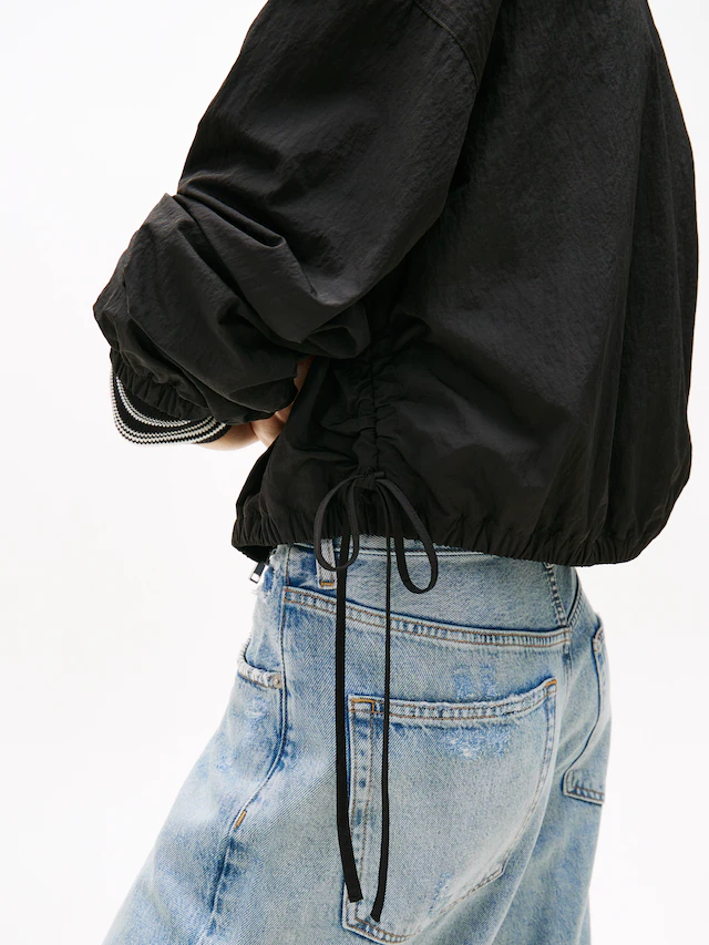 Tommy Jeans Kurzjacke »TJW TIE SIDE HIGH NECK JACKET« Taillenbund mit seitlichen Bindebändern