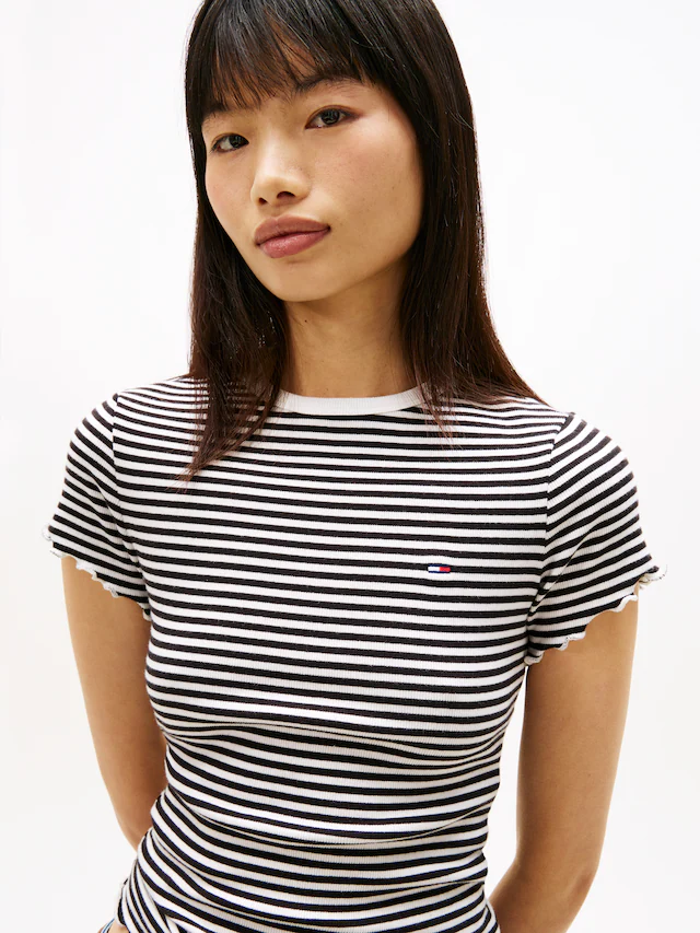 Tommy Jeans T-Shirt »TJW SLIM LETTUCE EDGE RIB SS« mit gerippter Struktur