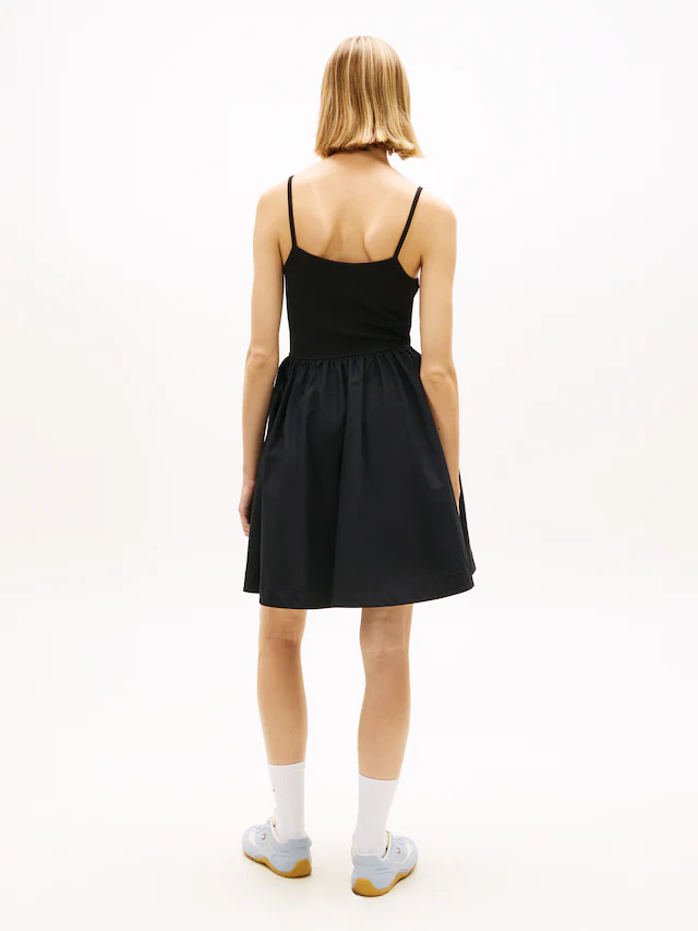Tommy Jeans Spaghettikleid »TJW RIB POPLIN MIX STRAPPY DRESS« Eingrifftaschen Super Slim mit Falten am Rock