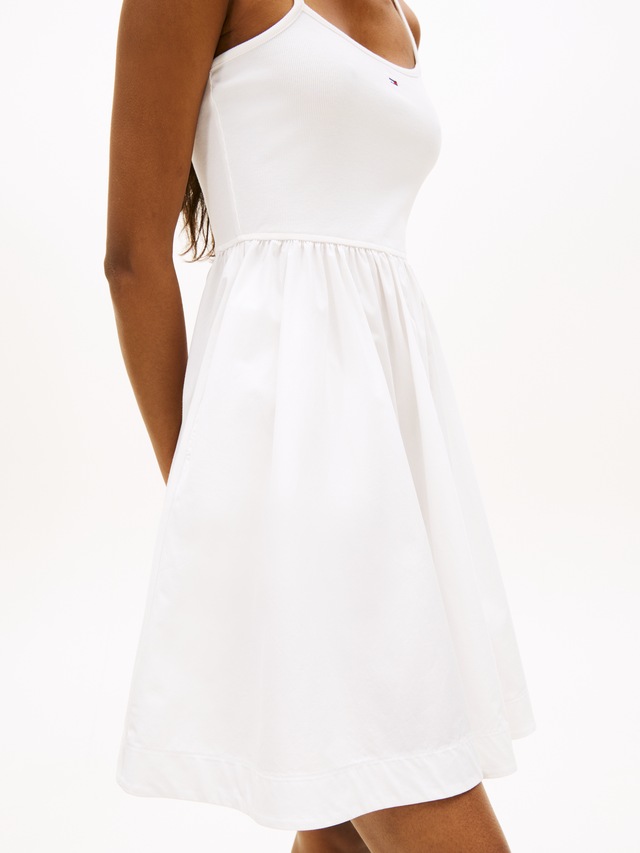 Tommy Jeans Spaghettikleid »TJW RIB POPLIN MIX STRAPPY DRESS« Eingrifftaschen Super Slim mit Falten am Rock