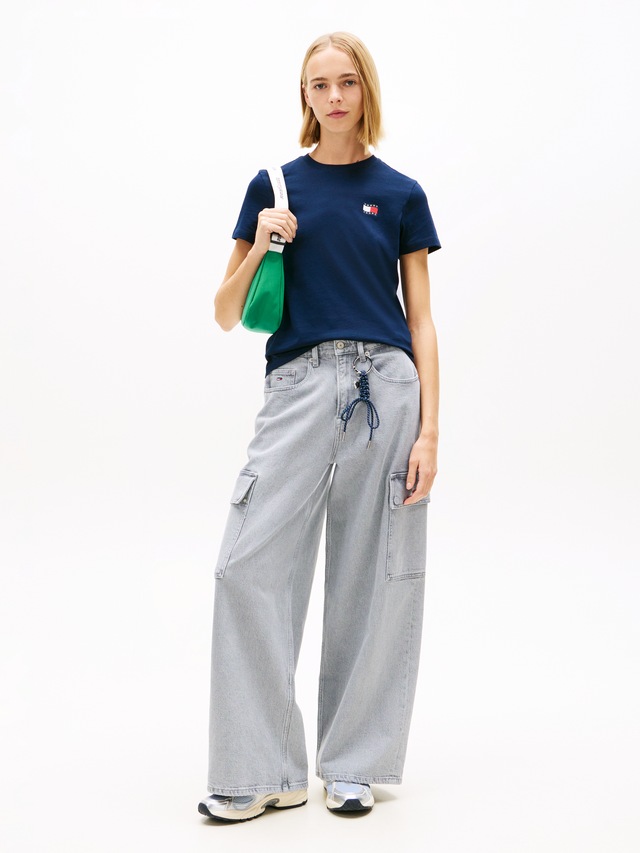 Tommy Jeans Kurzarmshirt »TJW REG WAVY FLAG SS TEE EXT« Tommy Flag-Badge auf Brust, Jersey aus reiner Baumwolle