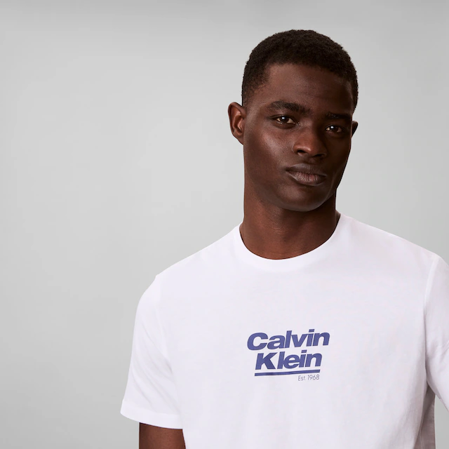 Calvin Klein Jeans T-Shirt Rundhalsausschnitt, Regular Fit, Logoschriftzug