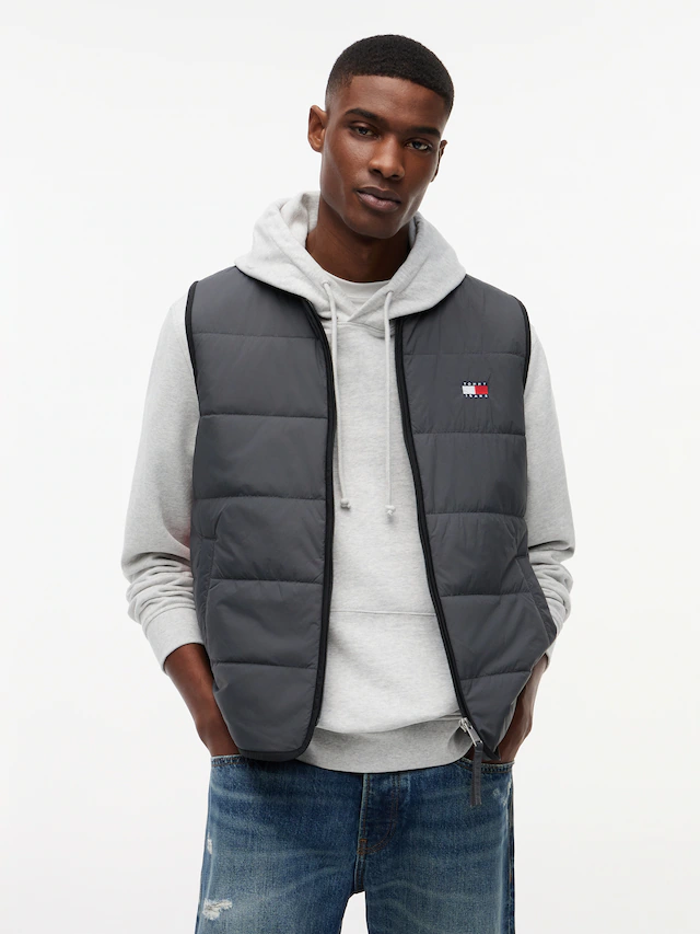 Tommy Jeans Steppweste »TJM HERITAGE FLAG QUILTED« Underliner Regular fit mit Rundhalsausschnitt