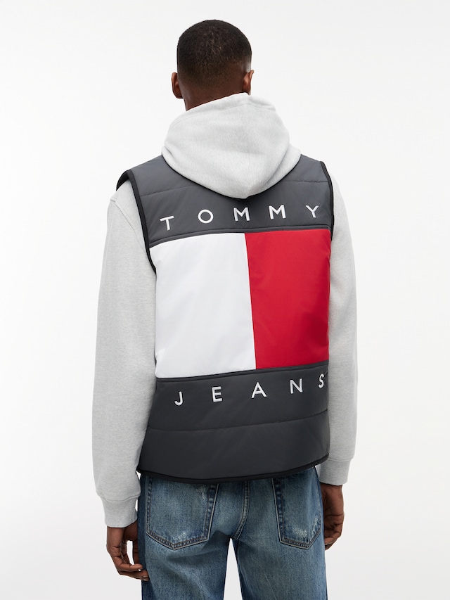 Tommy Jeans Steppweste »TJM HERITAGE FLAG QUILTED« Underliner Regular fit mit Rundhalsausschnitt