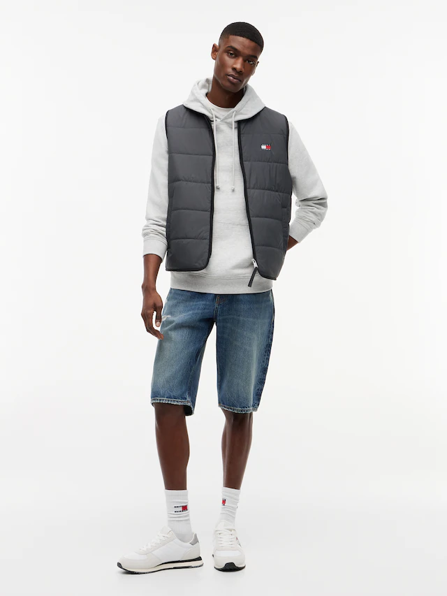 Tommy Jeans Steppweste »TJM HERITAGE FLAG QUILTED« Underliner Regular fit mit Rundhalsausschnitt
