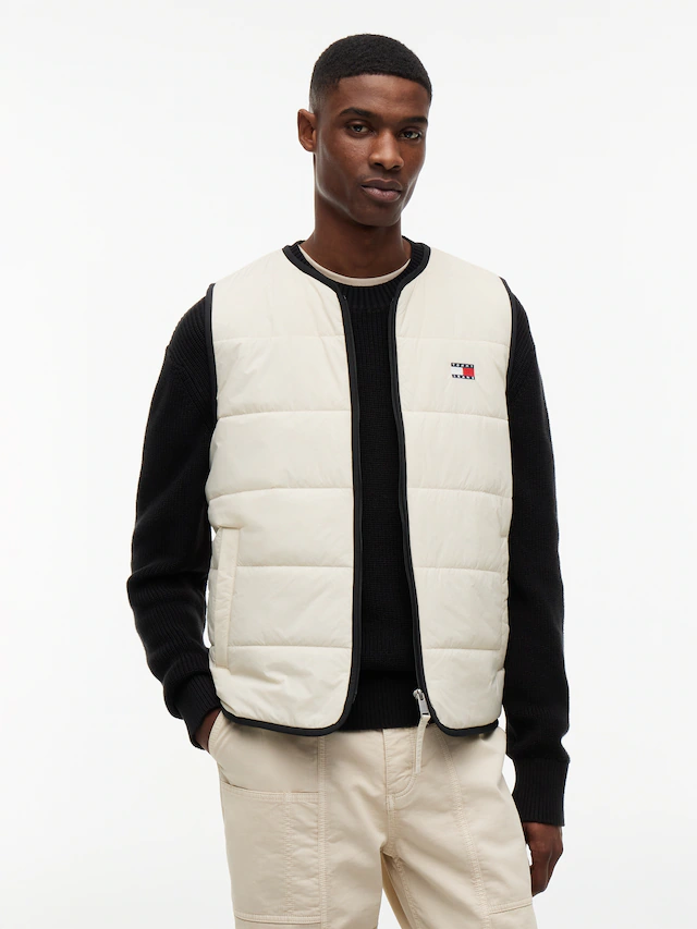 Tommy Jeans Steppweste »TJM HERITAGE FLAG QUILTED« Underliner Regular fit mit Rundhalsausschnitt