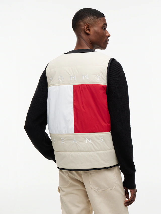 Tommy Jeans Steppweste »TJM HERITAGE FLAG QUILTED« Underliner Regular fit mit Rundhalsausschnitt