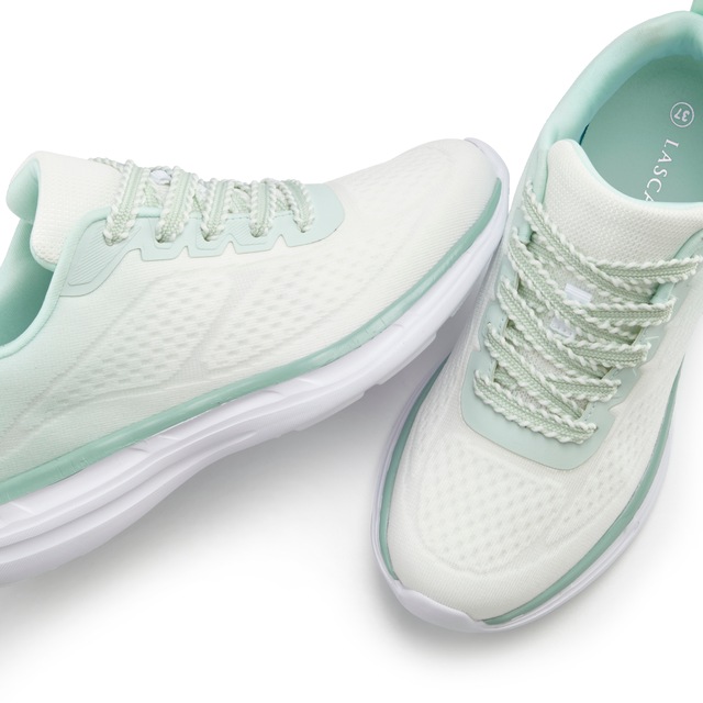 LASCANA Sneaker »Halbschuh, Freizeitschuh, Turnschuhe,« mit modischen Farbdetails VEGAN