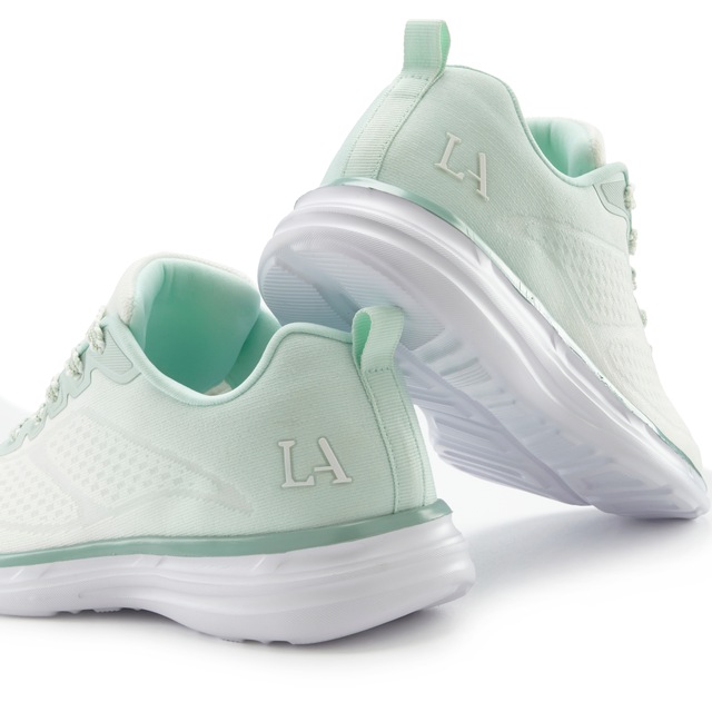 LASCANA Sneaker »Halbschuh, Freizeitschuh, Turnschuhe,« mit modischen Farbdetails VEGAN